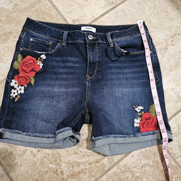 Kensie Womens Size 10 Denim Shorts Dark Wash Floral Rose Cutoff Statement Y2K - Picture 6 of 7